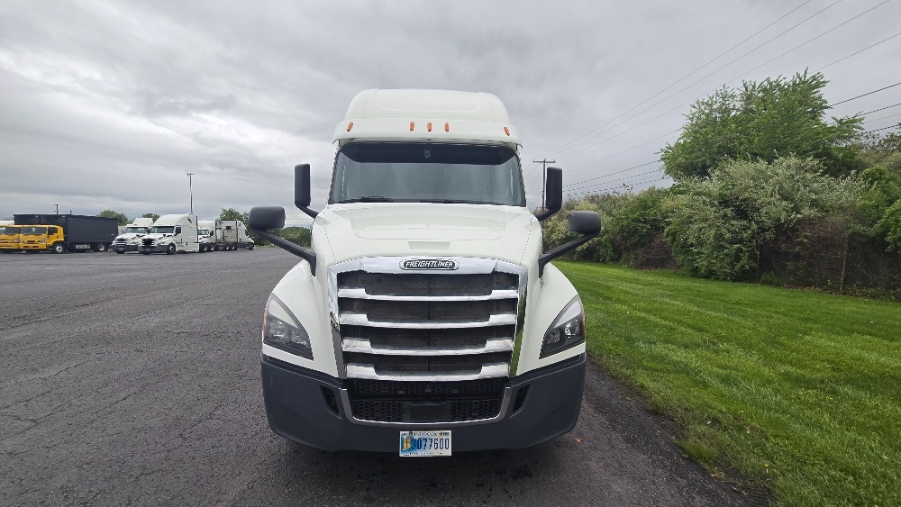 2020 Freightliner Cascadia in White Deer, PA — photo 2
