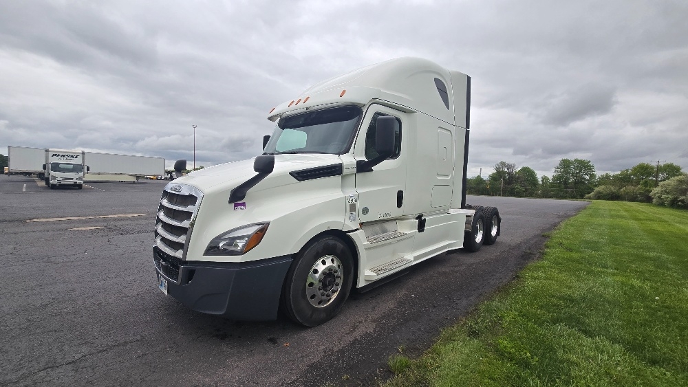2020 Freightliner Cascadia in White Deer, PA — photo 3