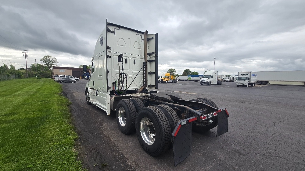 2020 Freightliner Cascadia in White Deer, PA — photo 5