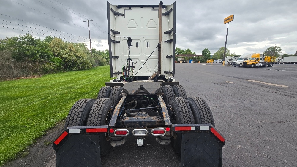 2020 Freightliner Cascadia in White Deer, PA — photo 6