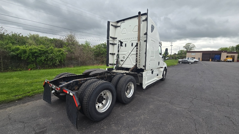 2020 Freightliner Cascadia in White Deer, PA — photo 7