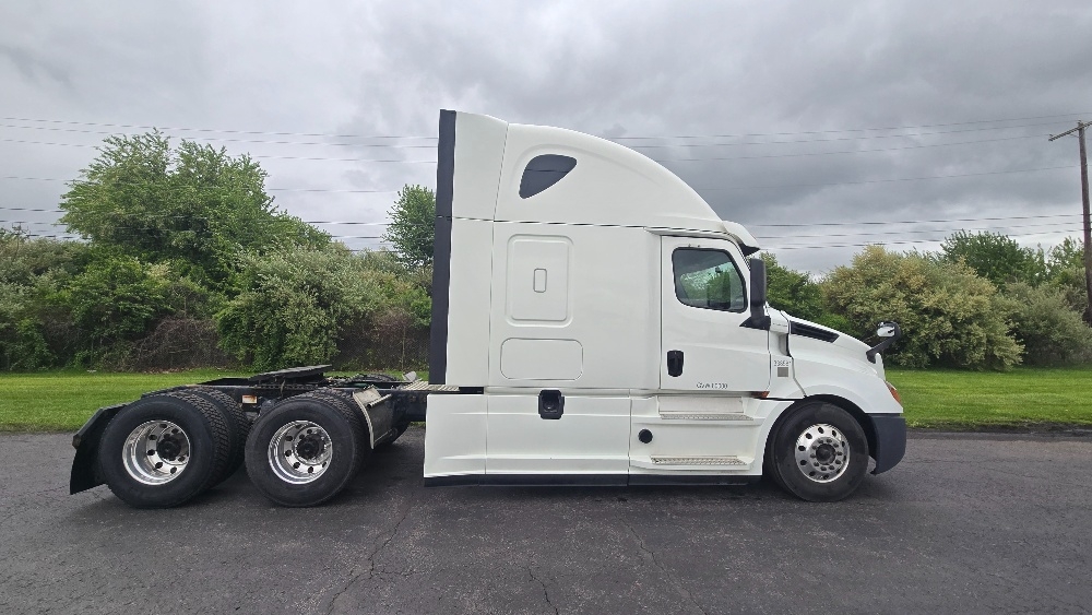 2020 Freightliner Cascadia in White Deer, PA — photo 8