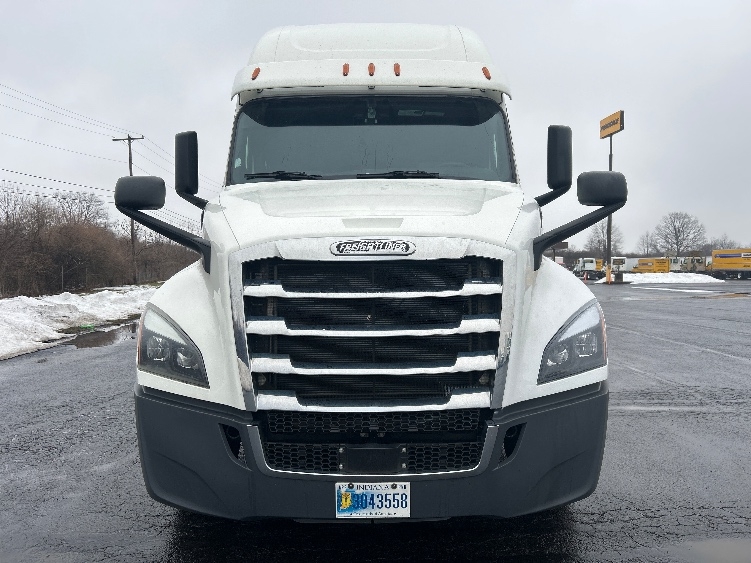 2020 Freightliner Cascadia in White Deer, PA — photo 2