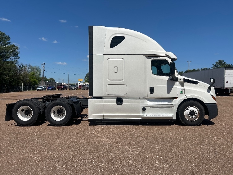 2020 Freightliner Cascadia in Jackson, MS — photo 8