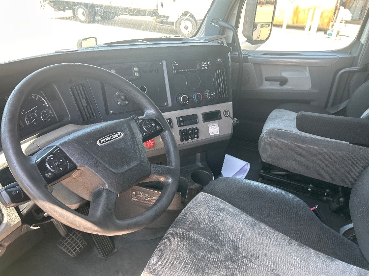 2020 Freightliner Cascadia in Jackson, MS — photo 10