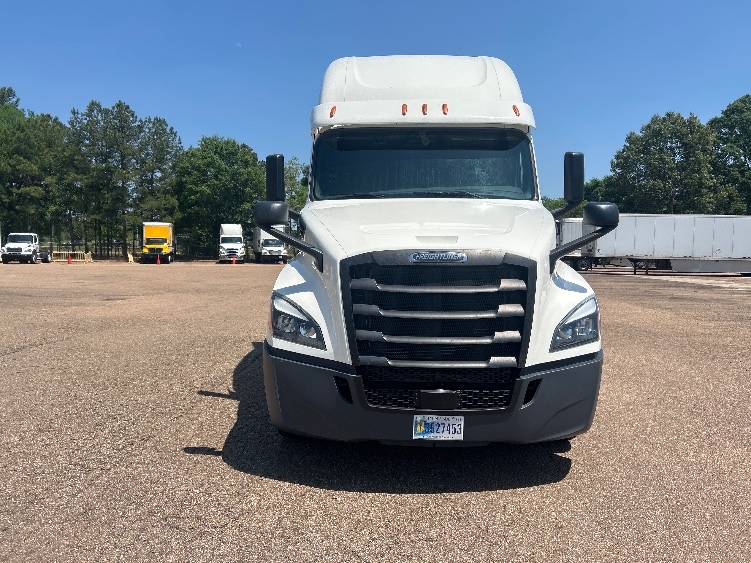 2020 Freightliner Cascadia in Jackson, MS — photo 2