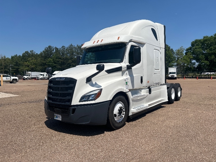 2020 Freightliner Cascadia in Jackson, MS — photo 3
