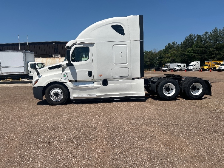 2020 Freightliner Cascadia in Jackson, MS — photo 4