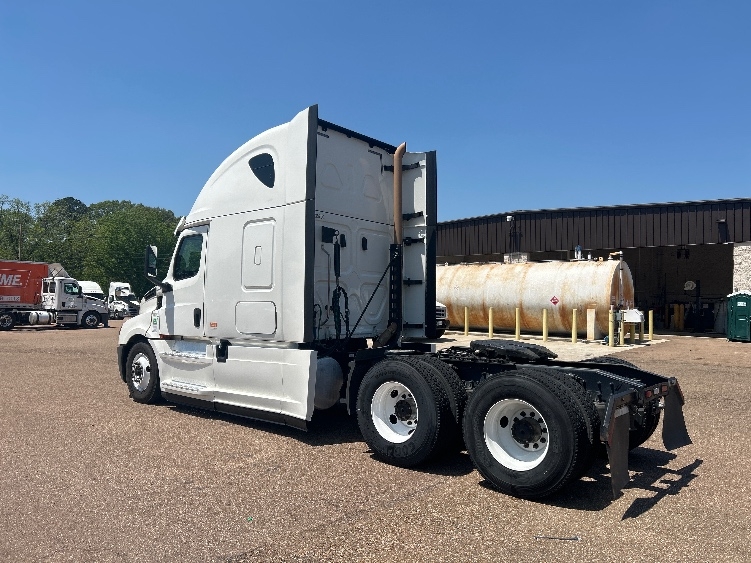 2020 Freightliner Cascadia in Jackson, MS — photo 5