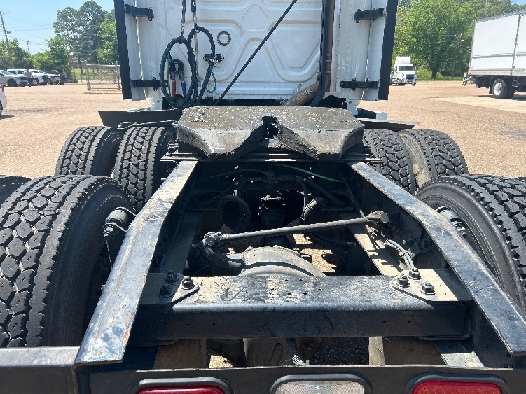 2020 Freightliner Cascadia in Jackson, MS — photo 6