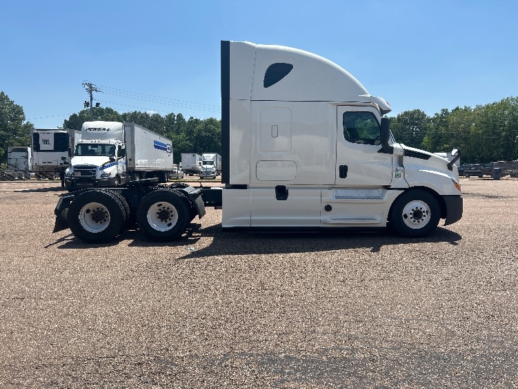 2020 Freightliner Cascadia in Jackson, MS — photo 8