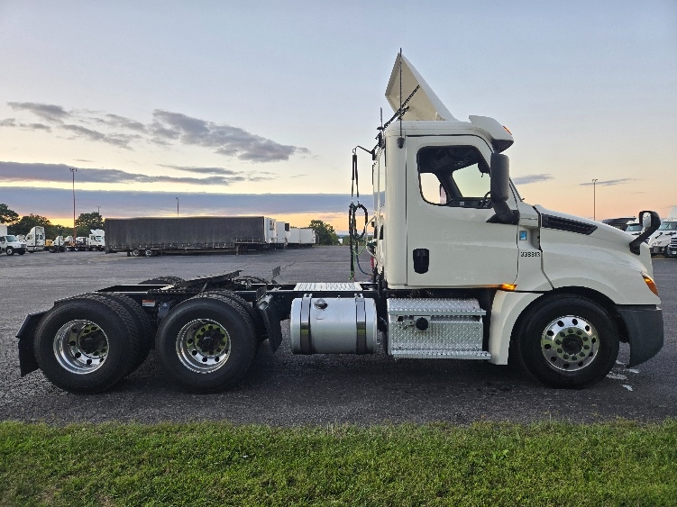 2020 Freightliner Cascadia in White Deer, PA — photo 8
