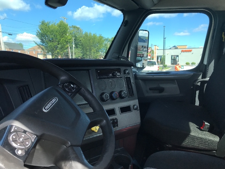 2020 Freightliner Cascadia in South Plainfield, NJ — photo 10