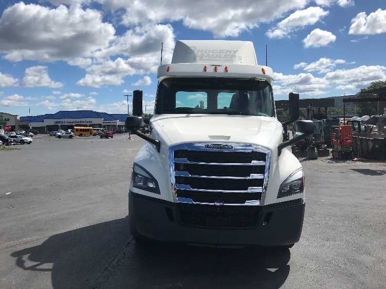 2020 Freightliner Cascadia in South Plainfield, NJ — photo 2