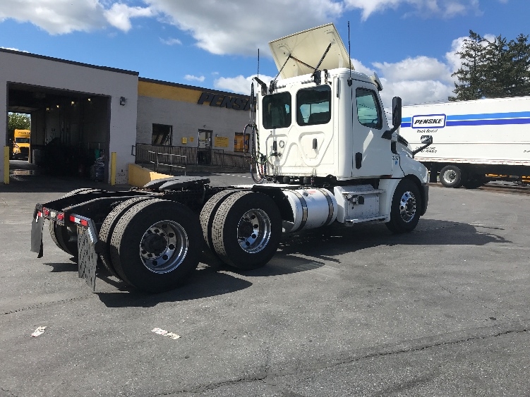 2020 Freightliner Cascadia in South Plainfield, NJ — photo 7