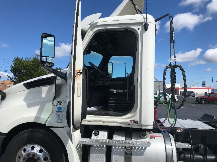 2020 Freightliner Cascadia in South Plainfield, NJ — photo 9
