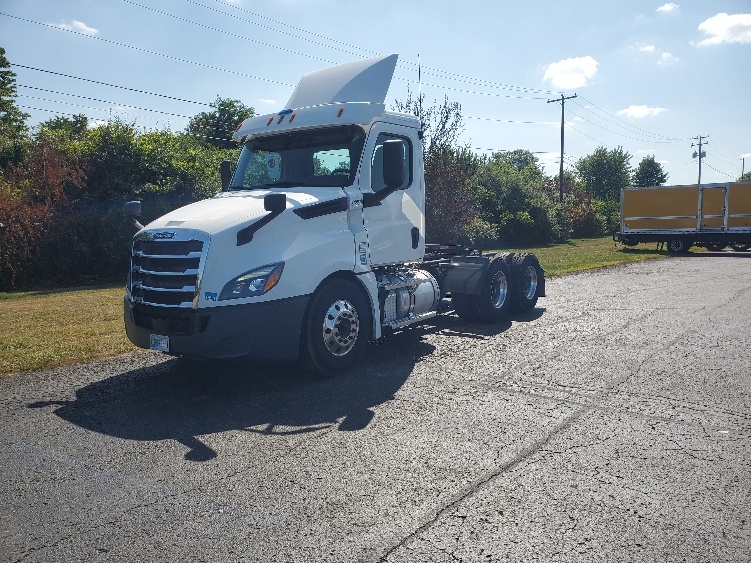 2020 Freightliner Cascadia in White Deer, PA — photo 3