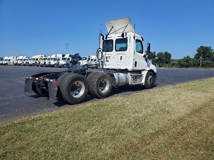 2020 Freightliner Cascadia in White Deer, PA — photo 7