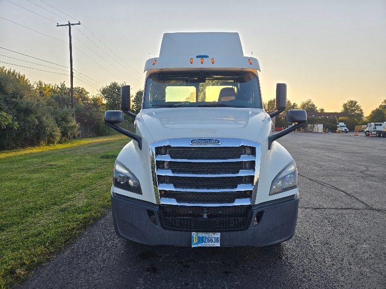 2020 Freightliner Cascadia in South Plainfield, NJ — photo 2