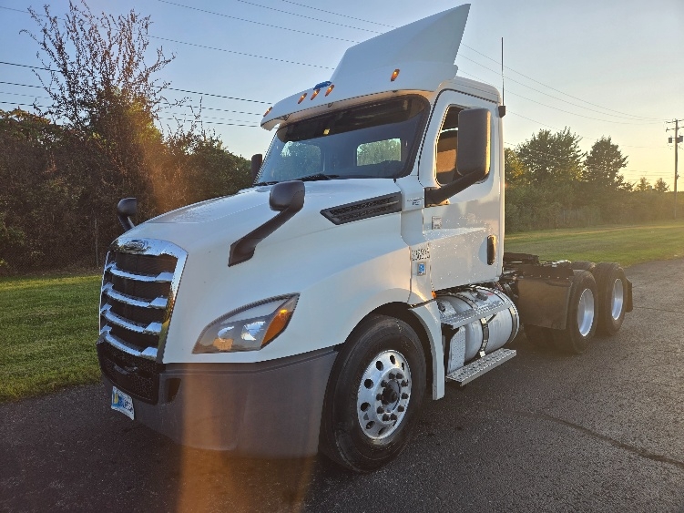 2020 Freightliner Cascadia in South Plainfield, NJ — photo 3