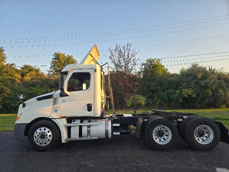 2020 Freightliner Cascadia in South Plainfield, NJ — photo 4