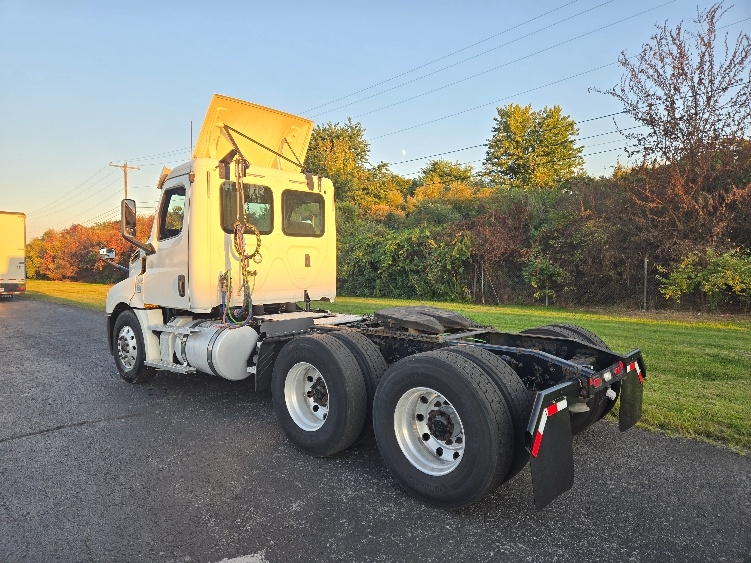 2020 Freightliner Cascadia in South Plainfield, NJ — photo 5