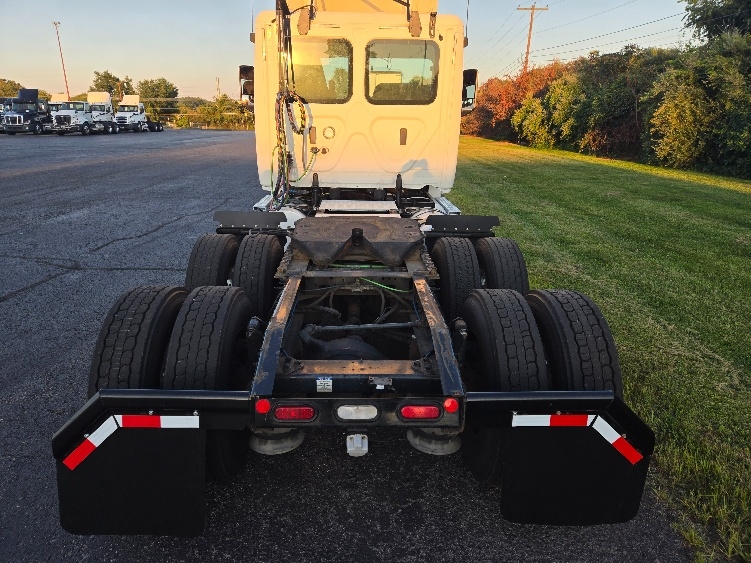 2020 Freightliner Cascadia in South Plainfield, NJ — photo 6