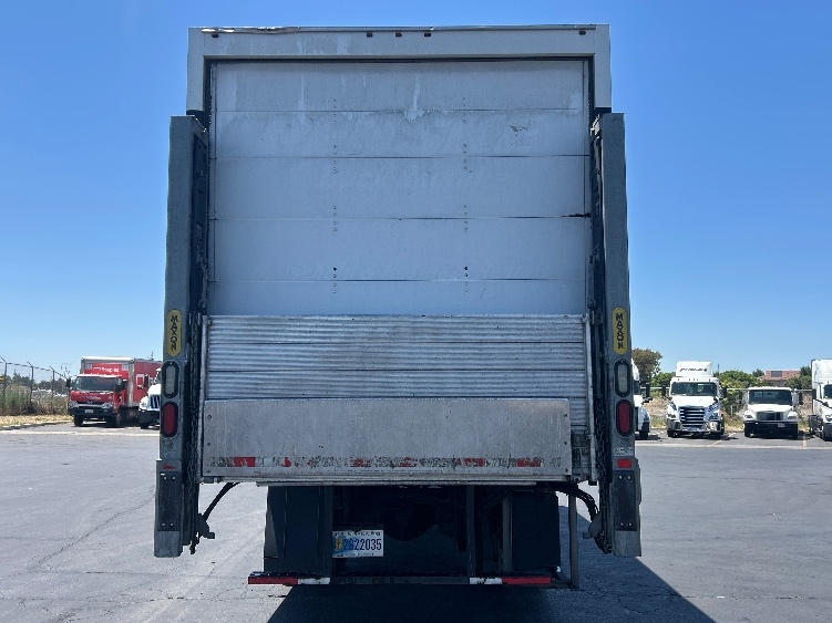 2020 Freightliner eM2 in Stockton, CA — photo 7