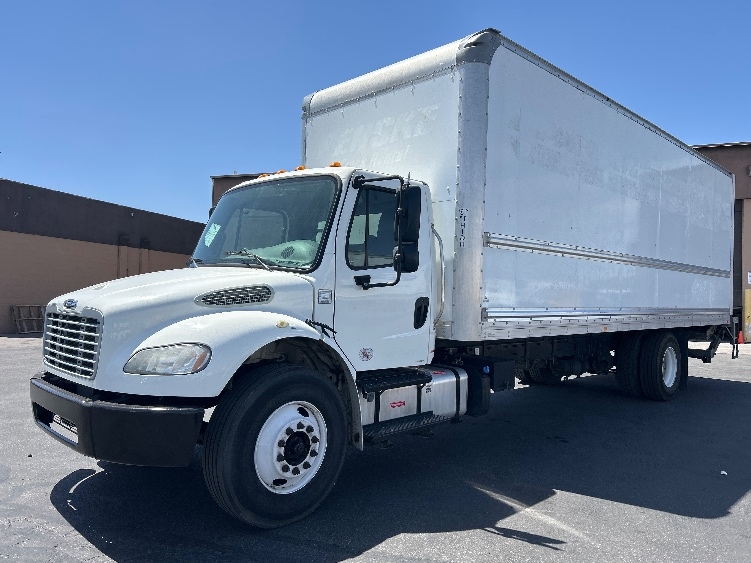 2020 Freightliner M2 106 in Phoenix, AZ — photo 3