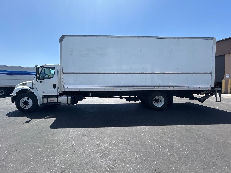 2020 Freightliner M2 106 in Phoenix, AZ — photo 4