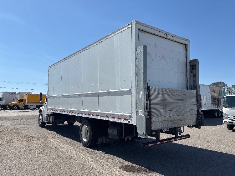 2020 Freightliner eM2 in Fresno, CA — photo 6