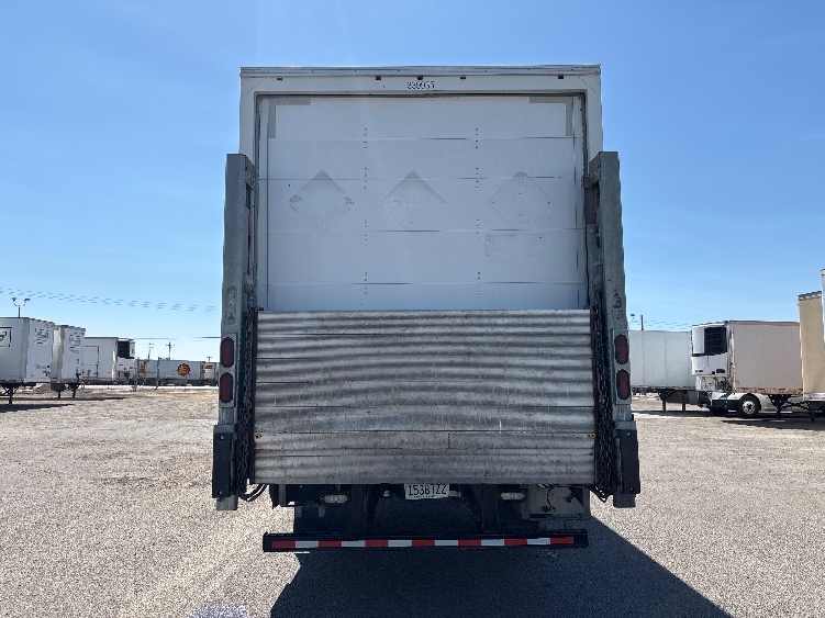 2020 Freightliner eM2 in Fresno, CA — photo 7