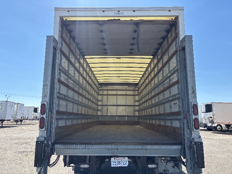 2020 Freightliner eM2 in Fresno, CA — photo 8