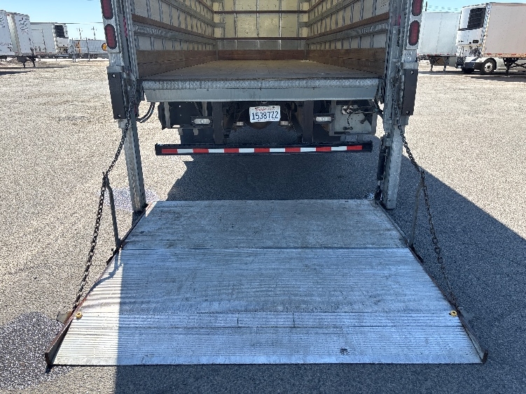 2020 Freightliner eM2 in Fresno, CA — photo 9
