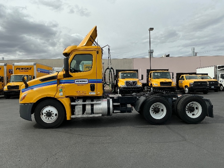 2020 Freightliner Cascadia in Las Vegas, NV — photo 4