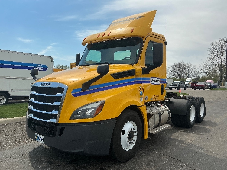 2020 Freightliner Cascadia in Erlanger, KY — photo 3