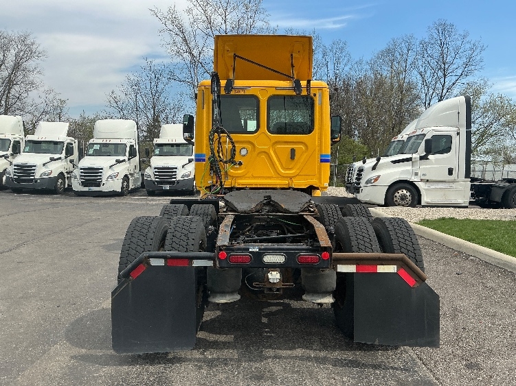 2020 Freightliner Cascadia in Erlanger, KY — photo 6