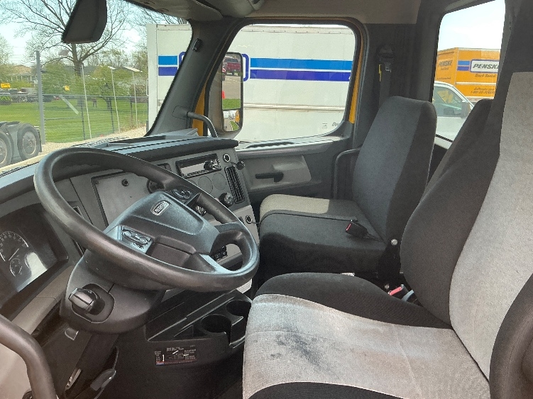 2020 Freightliner Cascadia in Erlanger, KY — photo 9