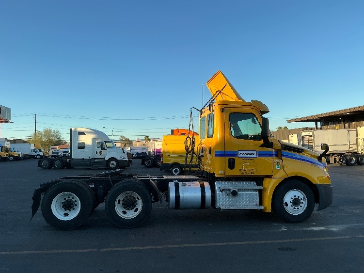 2020 Freightliner Cascadia in Las Vegas, NV — photo 8