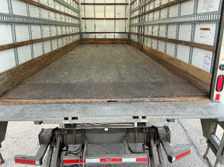 2020 Hino 268 in Elkhart, IN — photo 10