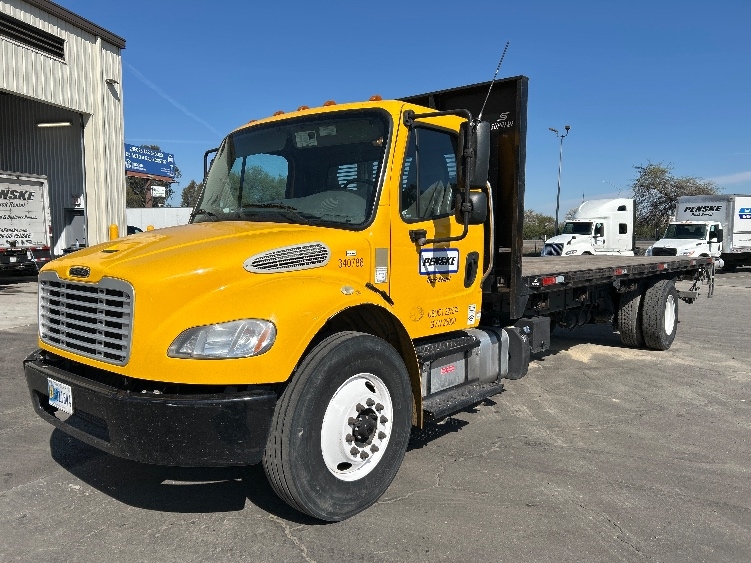 2020 Freightliner M2 106 in Fresno, CA — photo 3