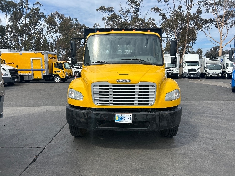 2020 Freightliner M2 106 in Torrance, CA — photo 2