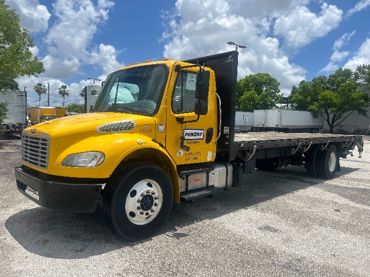 2020 Freightliner eM2 in Miami, FL — photo 3