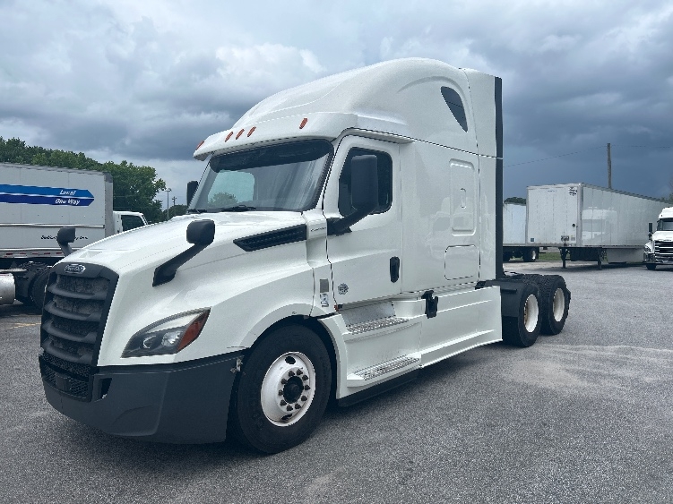 2020 Freightliner Cascadia in Florence, SC — photo 3