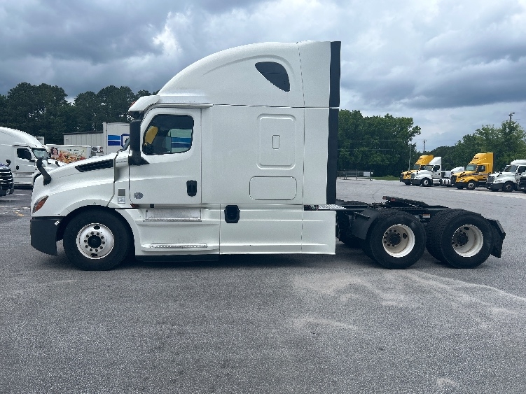 2020 Freightliner Cascadia in Florence, SC — photo 4