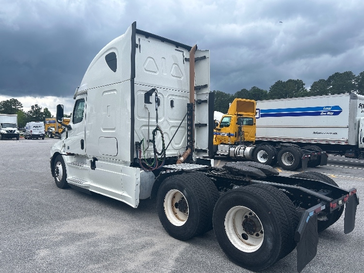 2020 Freightliner Cascadia in Florence, SC — photo 5