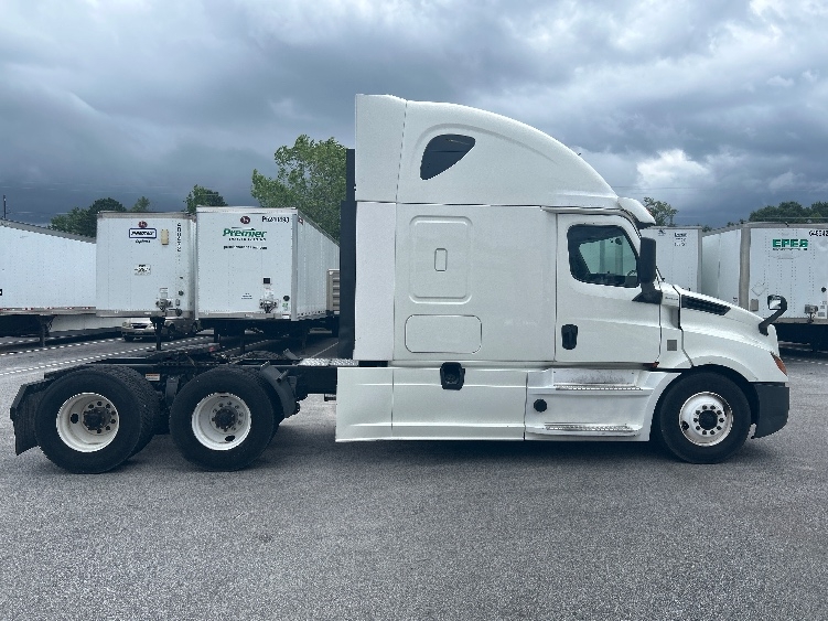 2020 Freightliner Cascadia in Florence, SC — photo 8