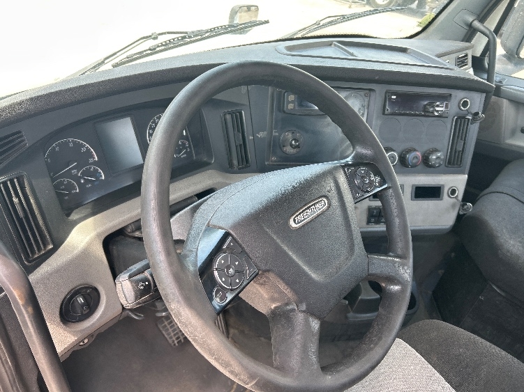 2020 Freightliner Cascadia in Macon, GA — photo 10