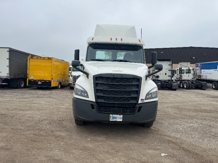 2020 Freightliner Cascadia in Middlefield, OH — photo 2