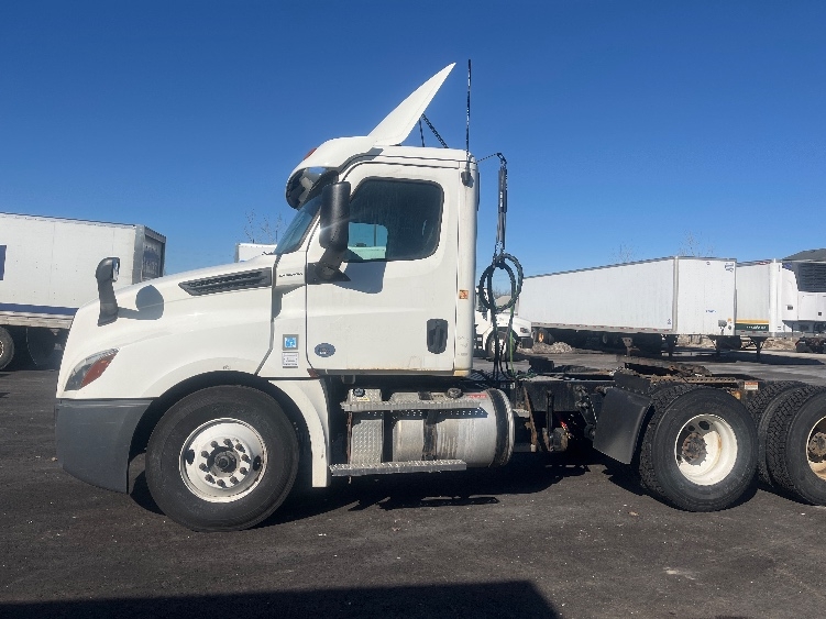 2020 Freightliner Cascadia in Middlefield, OH — photo 4
